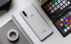 Presentation of Motorola One Action with a triple action camera