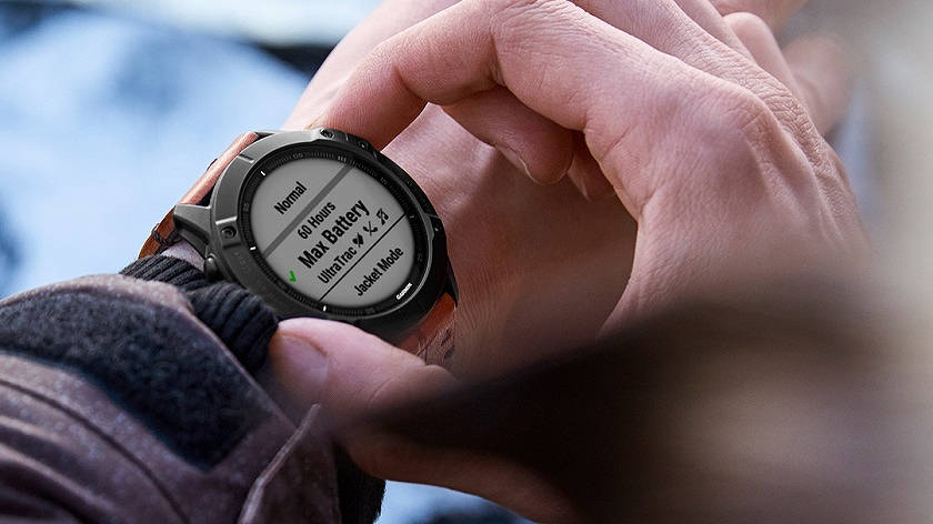 Montre de sport présentée avec une pile solaire - Garmin Fenix ​​6X Pro Solar