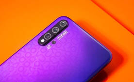 Huawei Nova 6 a un appareil photo selfie comme le Galaxy S10 +