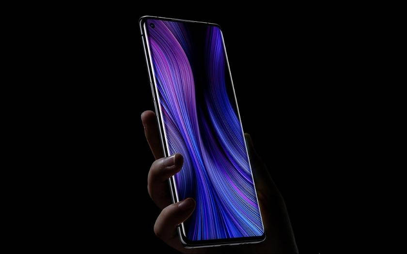 Il y avait une photo de Xiaomi Mi 10 avec un trou pour la caméra avant