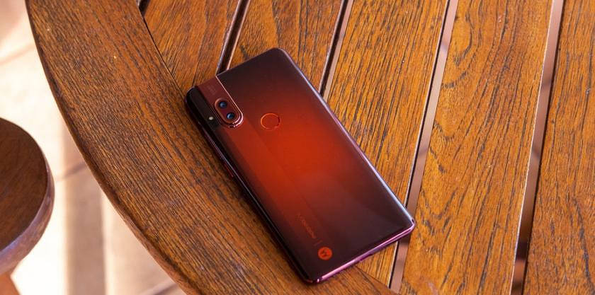 Motorola présentera la gamme phare de smartphones One 2020 avec écrans Waterfall