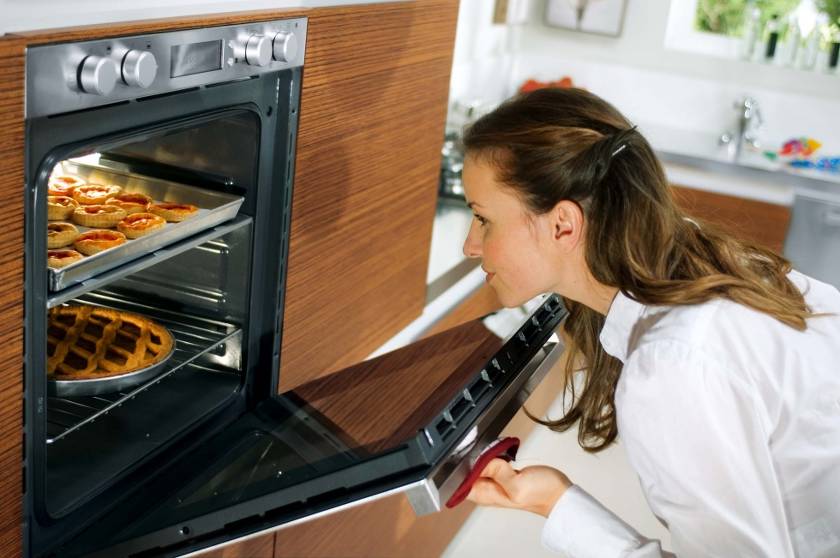 Which oven is better - electric or gas?