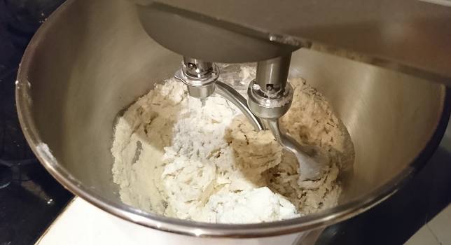 Making pizza dough