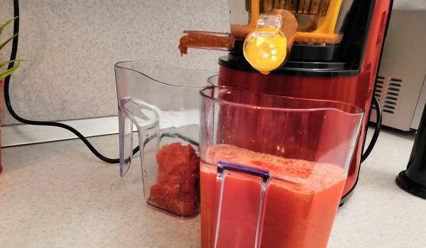 Fresh juices: tomato and apple