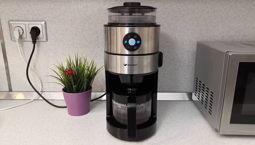 Présentation de la machine à café filtre Kitfort KT-716