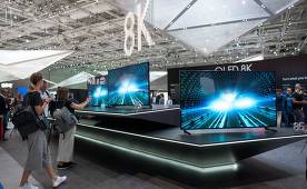 Les téléviseurs Samsung 8K ont atteint la Russie: de 80 mille à 1,5 million de roubles