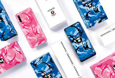 Huawei a présenté une nouvelle version du smartphone 20i pour les fans de vêtements Aape